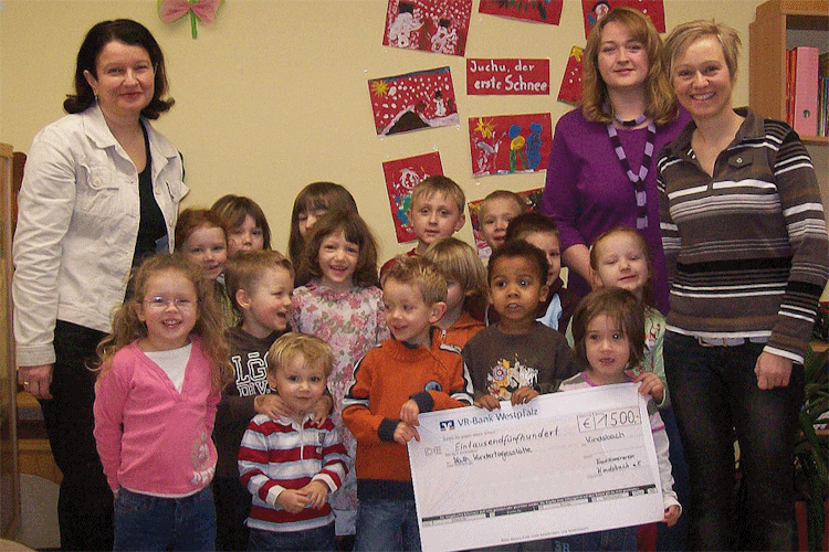 Spendenuebergabe an Kindergarten Kindsbach Spendenuebergabe an Kindergarten Kindsbach